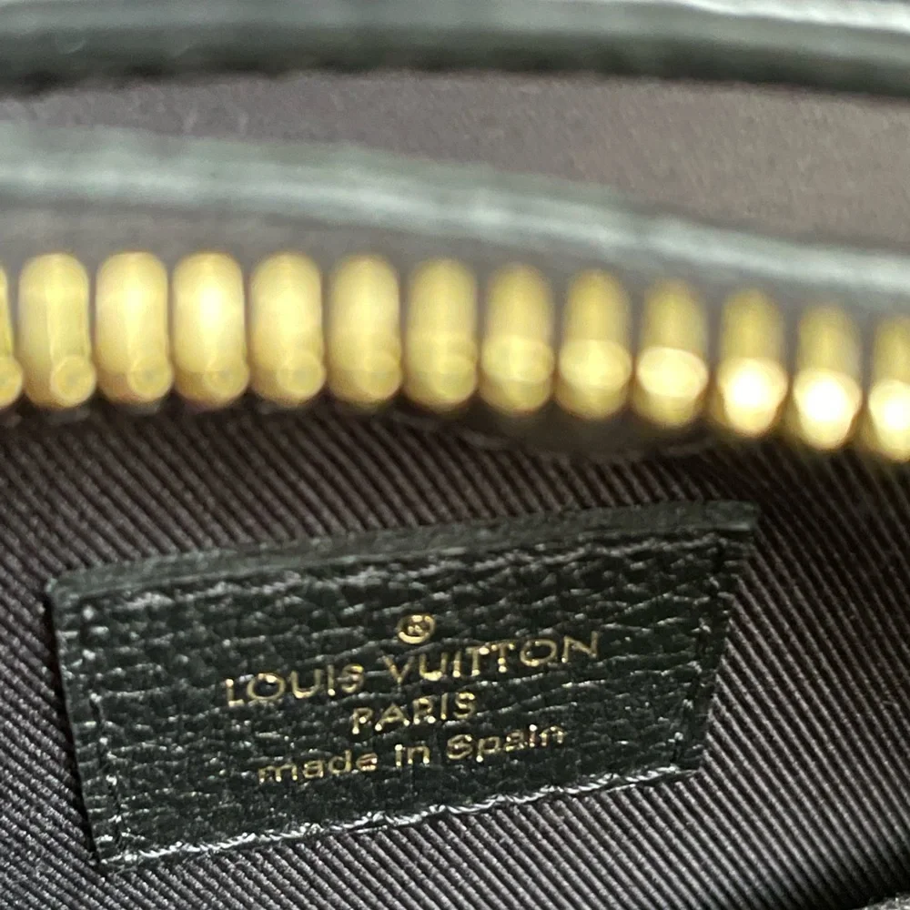 Slightly worn. Louis Vuitton Saintonge Pre Owned in excellent condition. - Picture 6 of 8